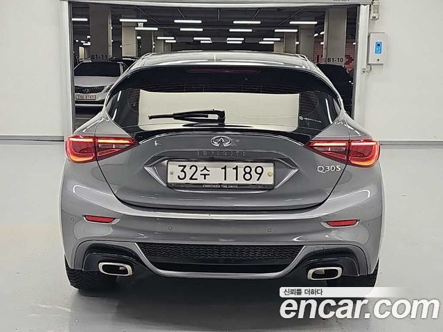Infiniti Q30 2.0 Sport Essential — пробег 74 919 км — фото 3 из 5