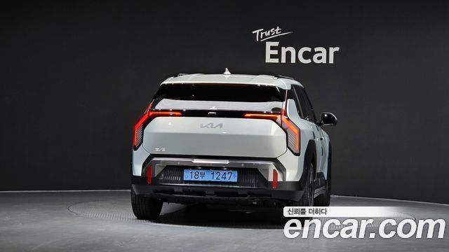 Kia EV3 Long Range 2WD Earth — пробег 18 428 км — фото 4 из 5