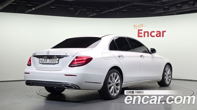 Mercedes-Benz E-Class из Кореи Encar