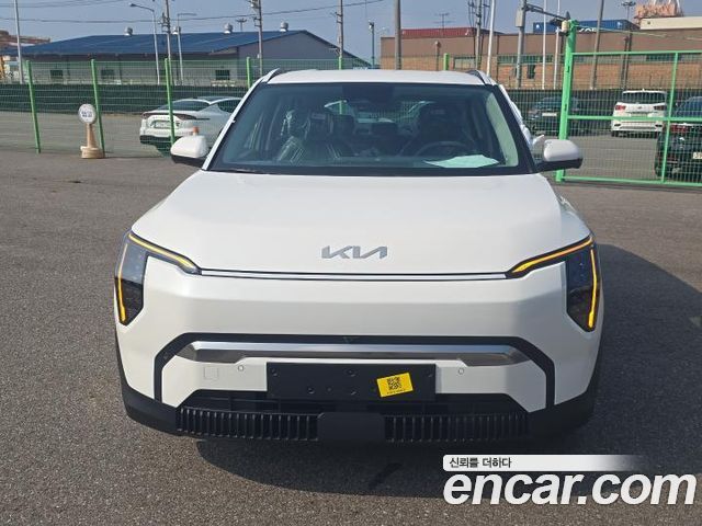 Kia EV3 Long Range 2WD Earth — пробег 4 км — фото 1 из 5
