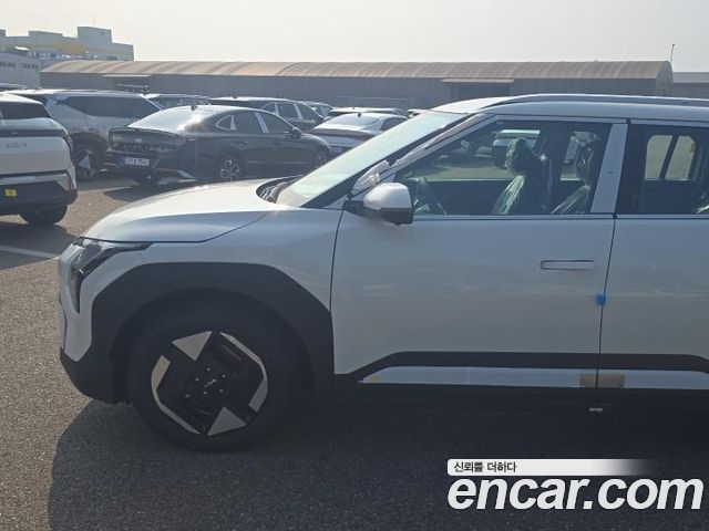 Kia EV3 Long Range 2WD Earth — пробег 4 км — фото 3 из 5