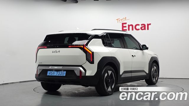 Kia EV3 Long Range 2WD AIr — пробег 6 590 км — фото 2 из 5