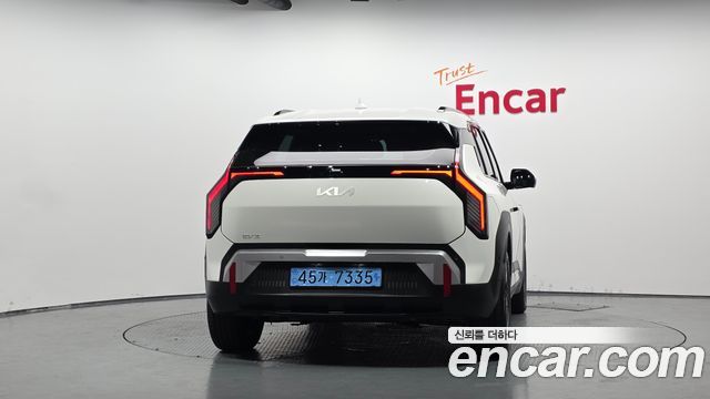 Kia EV3 Long Range 2WD AIr — пробег 6 590 км — фото 4 из 5