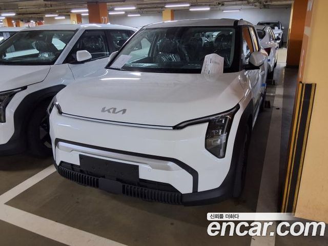 Kia EV3 Long Range 2WD AIr — пробег 5 км — фото 2 из 5