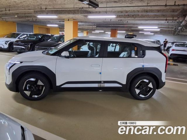 Kia EV3 Long Range 2WD AIr — пробег 5 км — фото 3 из 5