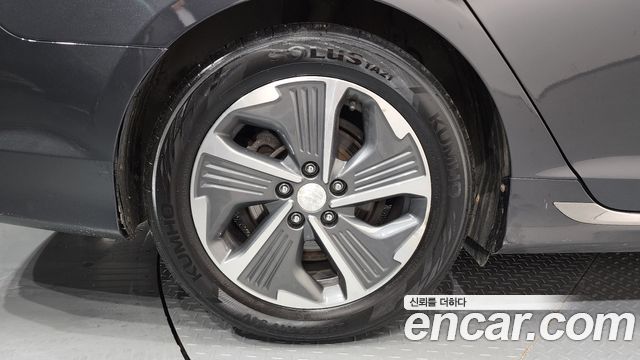 Hyundai Sonata Premium Special — пробег 156 815 км — фото 5 из 5