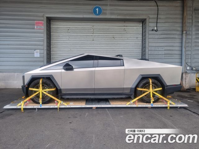 Tesla Cybertruck AWD — пробег 23 000 км — фото 2 из 5