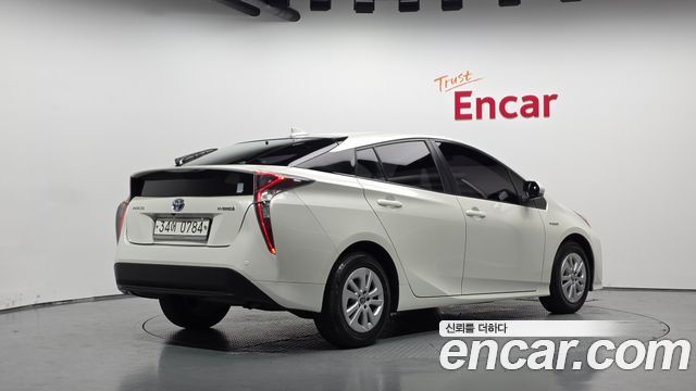 Toyota Prius 1.8 E — пробег 124 529 км — фото 2 из 5