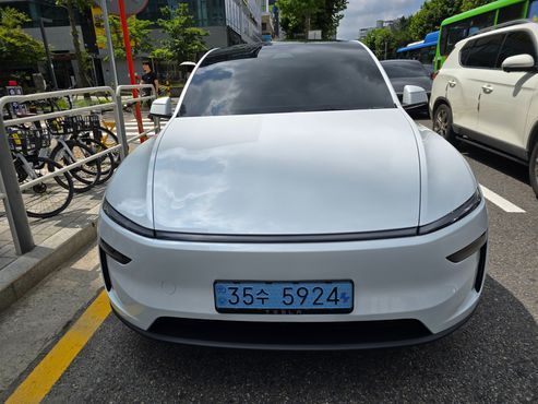 Tesla Model Y Premium RWD — пробег 920 км — фото 1 из 5