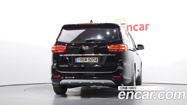 Kia Carnival 9-Seater Noblesse — пробег 119 124 км — фото 4 из 5