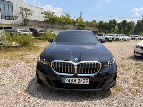 BMW 5-Series 520i M Sport — пробег 4 500 км — фото 3 из 5