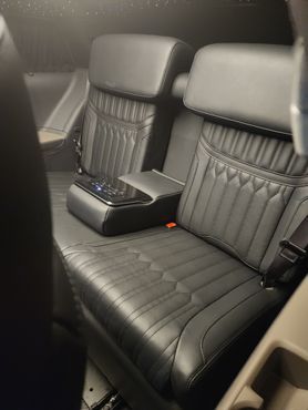 Kia Carnival Gasoline 9-Seater Hi Limousine (7-seater Limousine(Special vehicle) — пробег 28 000 км — фото 2 из 5