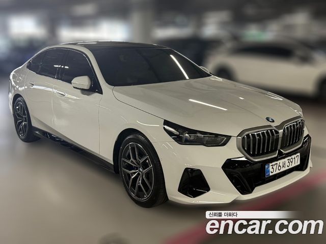 BMW 5-Series 520i M Sport — пробег 3 790 км — фото 3 из 5