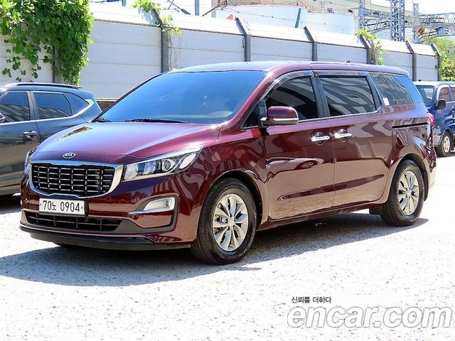 Kia Carnival 11-Seater Deluxe — пробег 73 600 км — фото 1 из 5