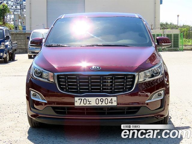 Kia Carnival 11-Seater Deluxe — пробег 73 600 км — фото 2 из 5