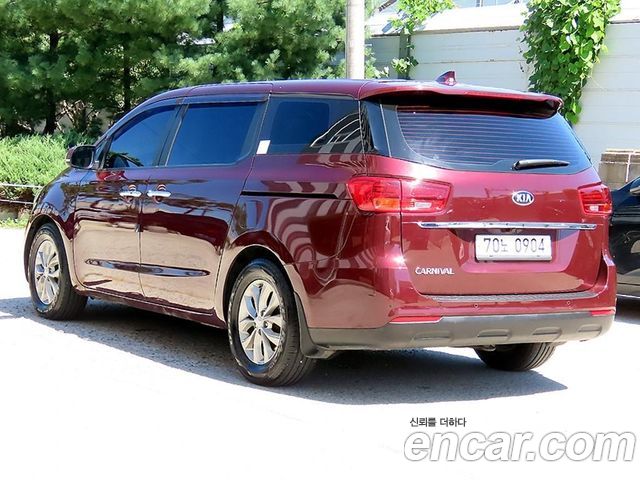 Kia Carnival 11-Seater Deluxe — пробег 73 600 км — фото 3 из 5