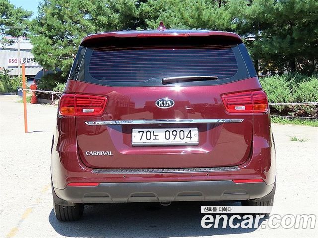 Kia Carnival 11-Seater Deluxe — пробег 73 600 км — фото 4 из 5