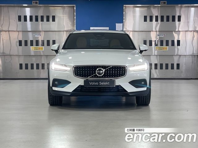 Volvo V60 B5 Ultra AWD — пробег 1 369 км — фото 3 из 5