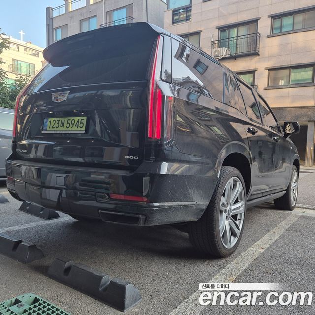 Cadillac Escalade 6.2 Sports Platinum — пробег 7 900 км — фото 3 из 5