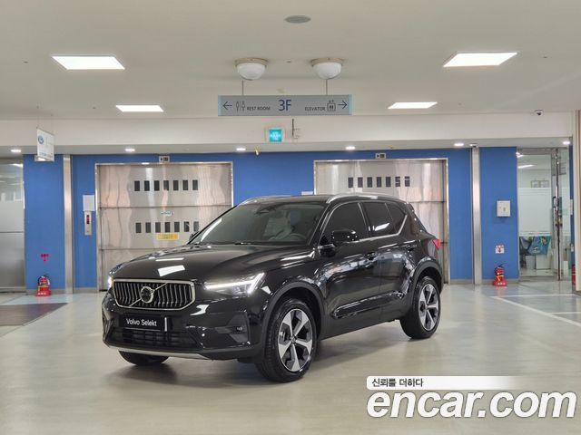 Volvo XC40 B4 Ultra Bright — пробег 239 км — фото 1 из 5