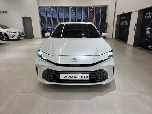 Toyota Camry 2.5 XLE Hybrid — пробег 8 343 км — фото 3 из 5