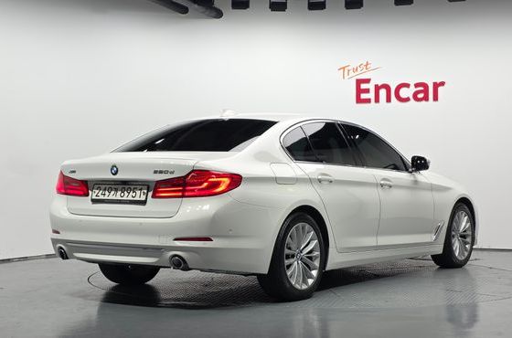 BMW 5-Series 520d xDrive Luxury Plus — пробег 128 636 км — фото 2 из 5