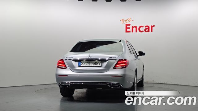 Mercedes-Benz E-Class из Кореи Encar