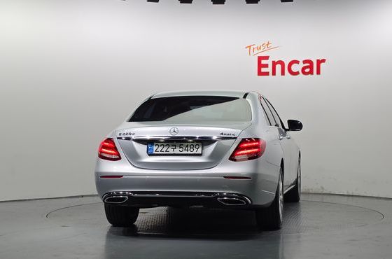 Mercedes-Benz E-Class E220d 4MATIC Exclusive — пробег 49 981 км — фото 4 из 5