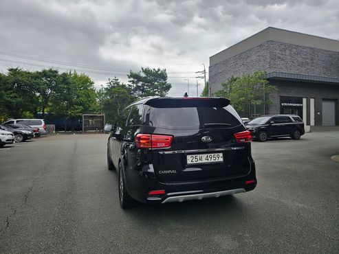 Kia Carnival 9-Seater Noblesse Special — пробег 165 000 км — фото 4 из 5