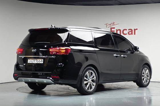 Kia Carnival Gasoline 9-Seater Noblesse Special — пробег 64 124 км — фото 2 из 5