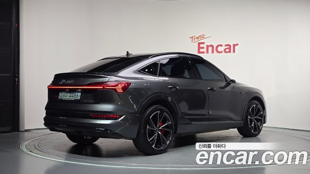 Audi e-tron 55 Quattro Sportback — пробег 96 890 км — фото 2 из 5