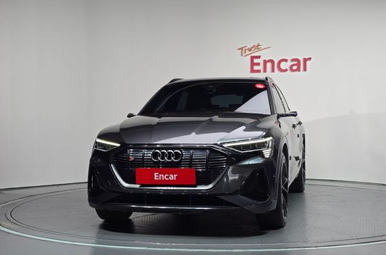 Audi e-tron 55 Quattro Sportback — пробег 96 890 км — фото 3 из 5