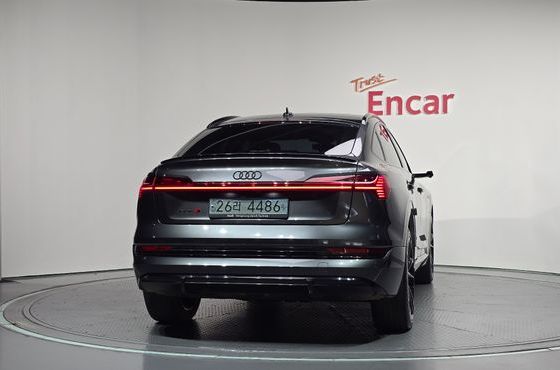 Audi e-tron 55 Quattro Sportback — пробег 96 890 км — фото 4 из 5