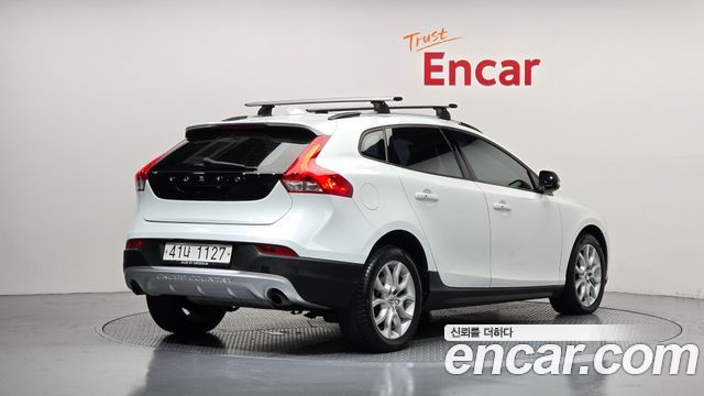 Volvo V40 D3 — пробег 76 009 км — фото 2 из 5