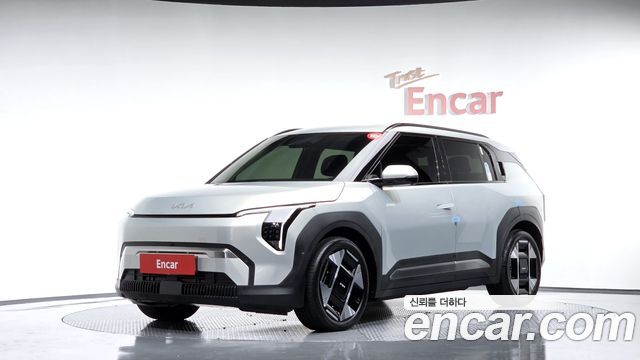 Kia EV3 Long Range 2WD Earth — пробег 5 183 км — фото 1 из 5
