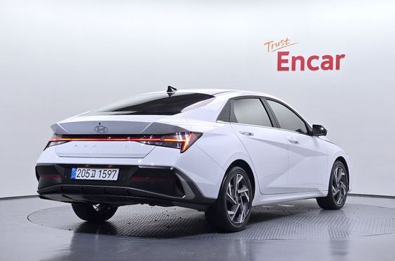 Hyundai AVANTE 1.6 Inspiration — пробег 9 382 км — фото 2 из 5