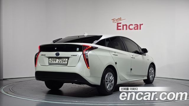 Toyota Prius из Кореи Encar
