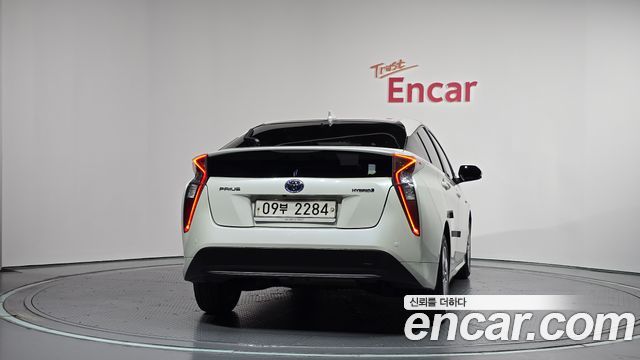 Toyota Prius из Кореи Encar
