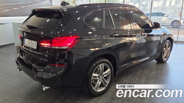 BMW X1 xDrive 20i M Sport — пробег 12 954 км — фото 2 из 5