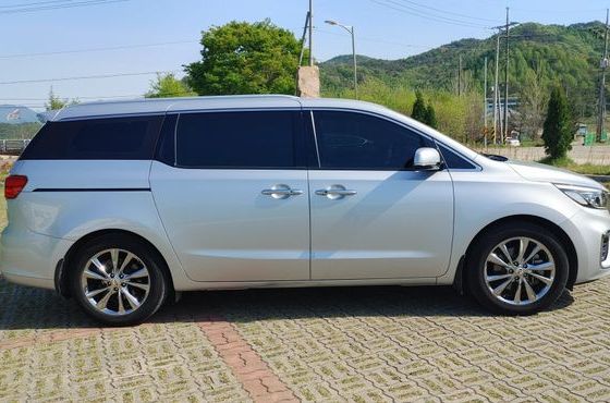 Kia Carnival 9-Seater Noblesse Special — пробег 68 667 км — фото 4 из 5