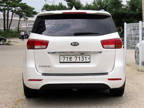 Kia Carnival 11-seater Luxury — пробег 143 138 км — фото 4 из 5