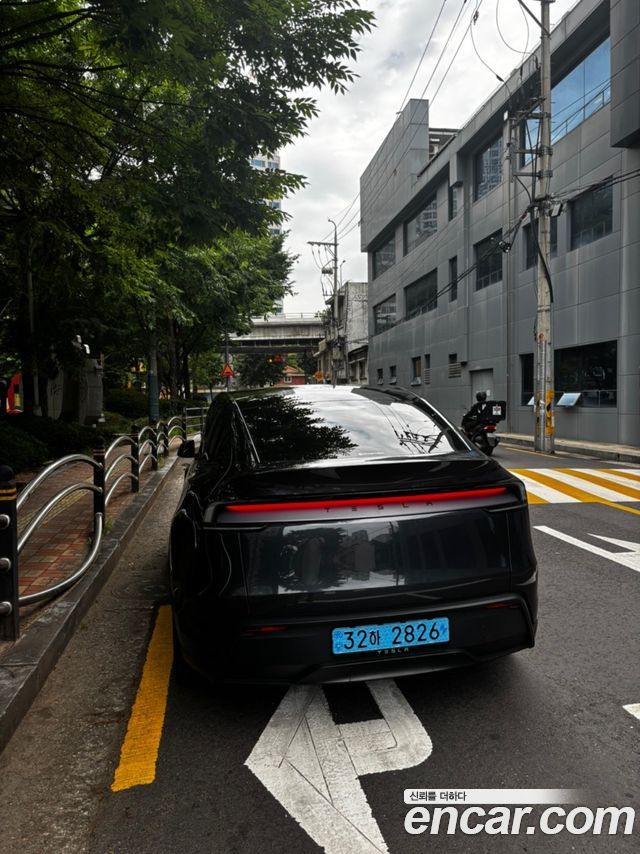 Tesla Model Y Premium RWD — пробег 10 250 км — фото 2 из 5