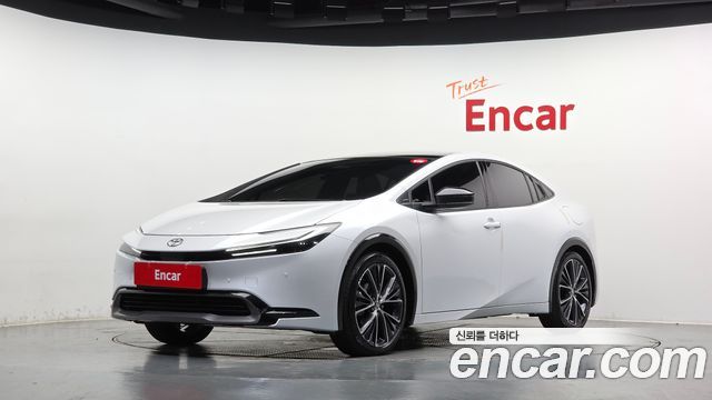 Toyota Prius 2.0 XLE — пробег 10 618 км — фото 1 из 5