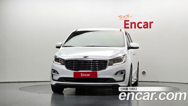 Kia Carnival 11-Seater Deluxe — пробег 189 121 км — фото 3 из 5