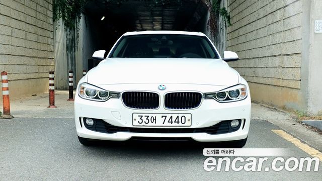 BMW 3-Series 320i — пробег 100 360 км — фото 3 из 5