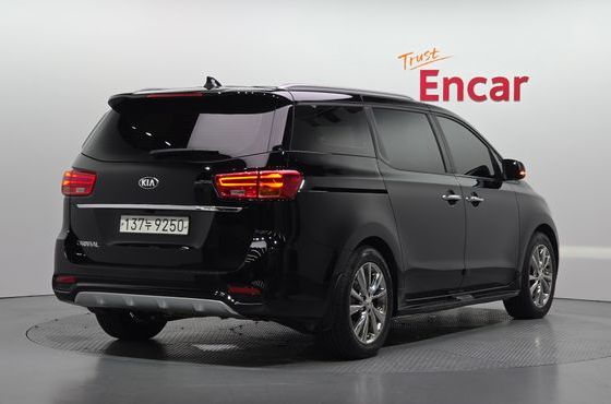 Kia Carnival 9-Seater Luxury — пробег 76 351 км — фото 2 из 5
