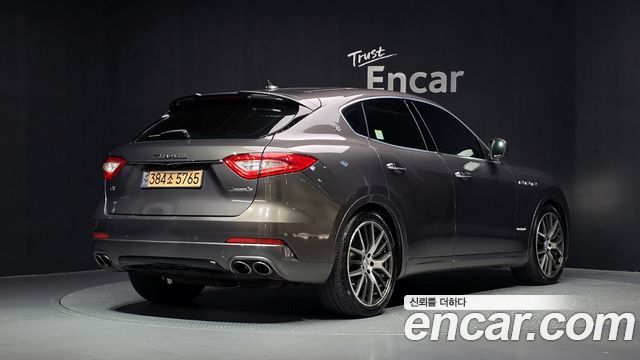 Maserati Levante из Кореи Encar