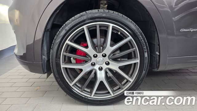 Maserati Levante из Кореи Encar