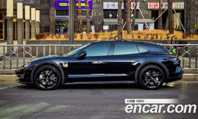 Porsche Taycan Turbo Cross Turismo — пробег 7 600 км — фото 1 из 5