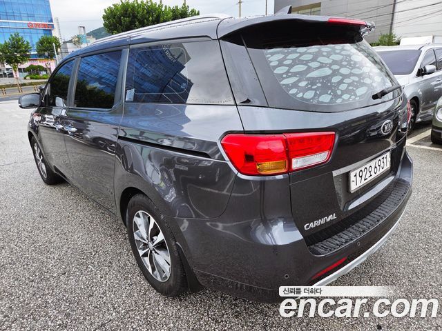 Kia Carnival 9-seater Luxury — пробег 187 672 км — фото 3 из 5